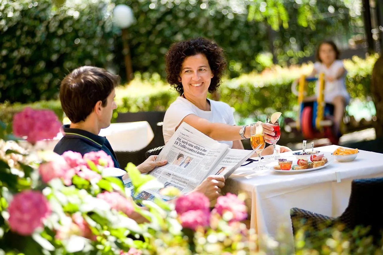 Hotel Mediterraneo لايقويليا